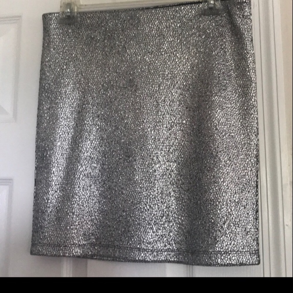 Express mini skirt 🎊 - Picture 2 of 5